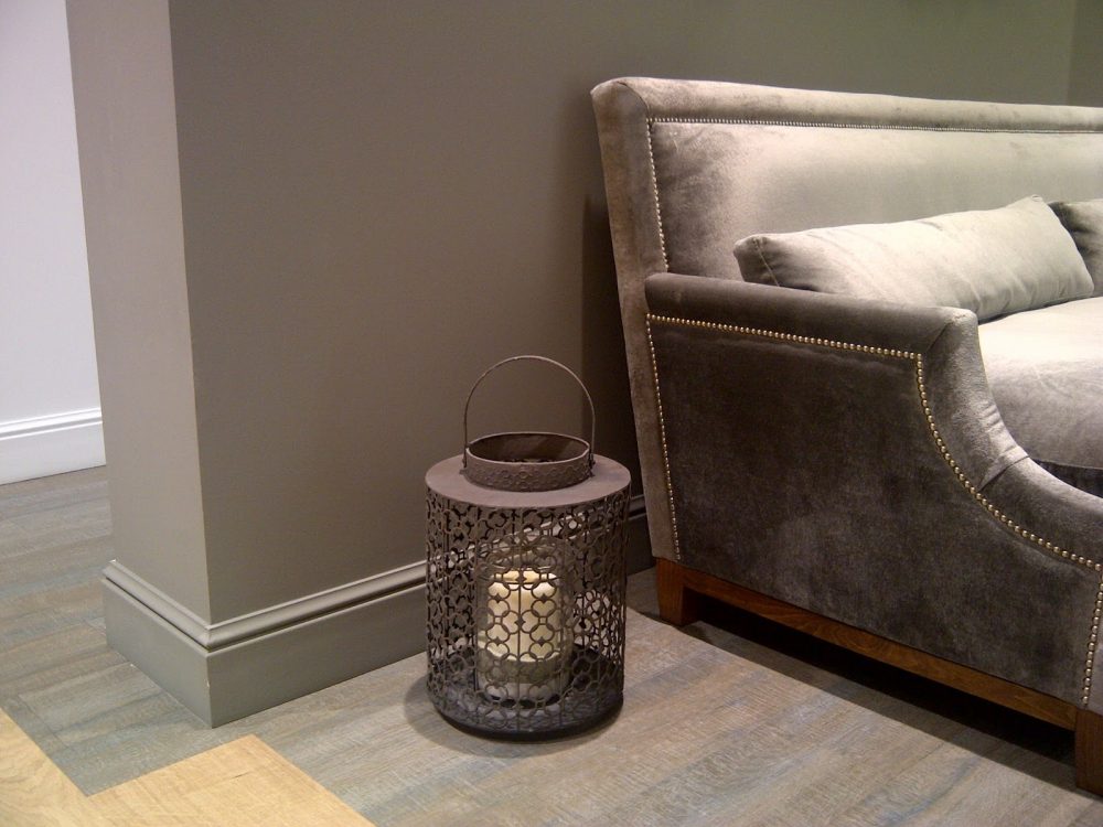 Перваз SX118 в цвета на стената