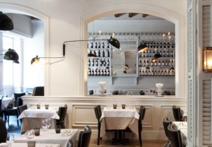 Класически стил в ресторант La Ramla с профили за стени 3